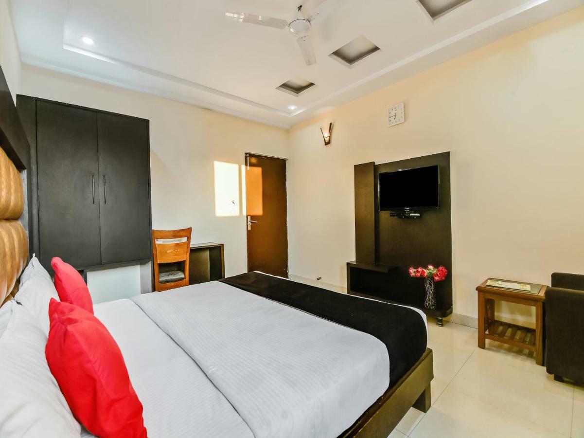 Capital O 32619 Hotel Sugar Palm Гвалиор Екстериор снимка