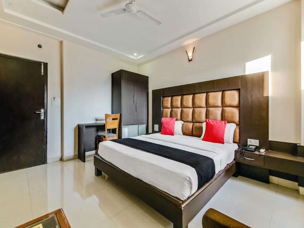 Capital O 32619 Hotel Sugar Palm Гвалиор Екстериор снимка